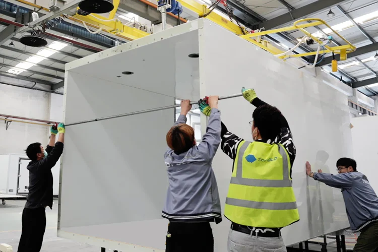 Refrigerated truck body under assembly in the configuration facility